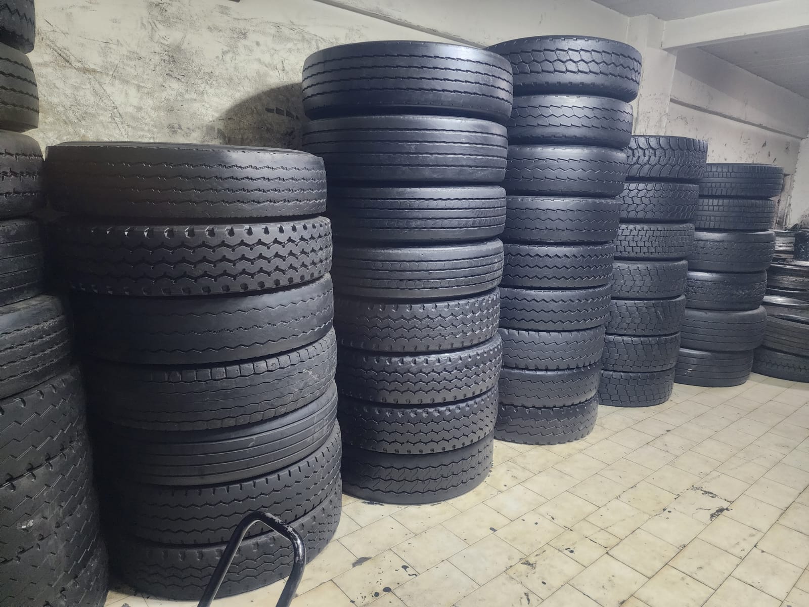 Roadside tyre breakdown assistance for a truck